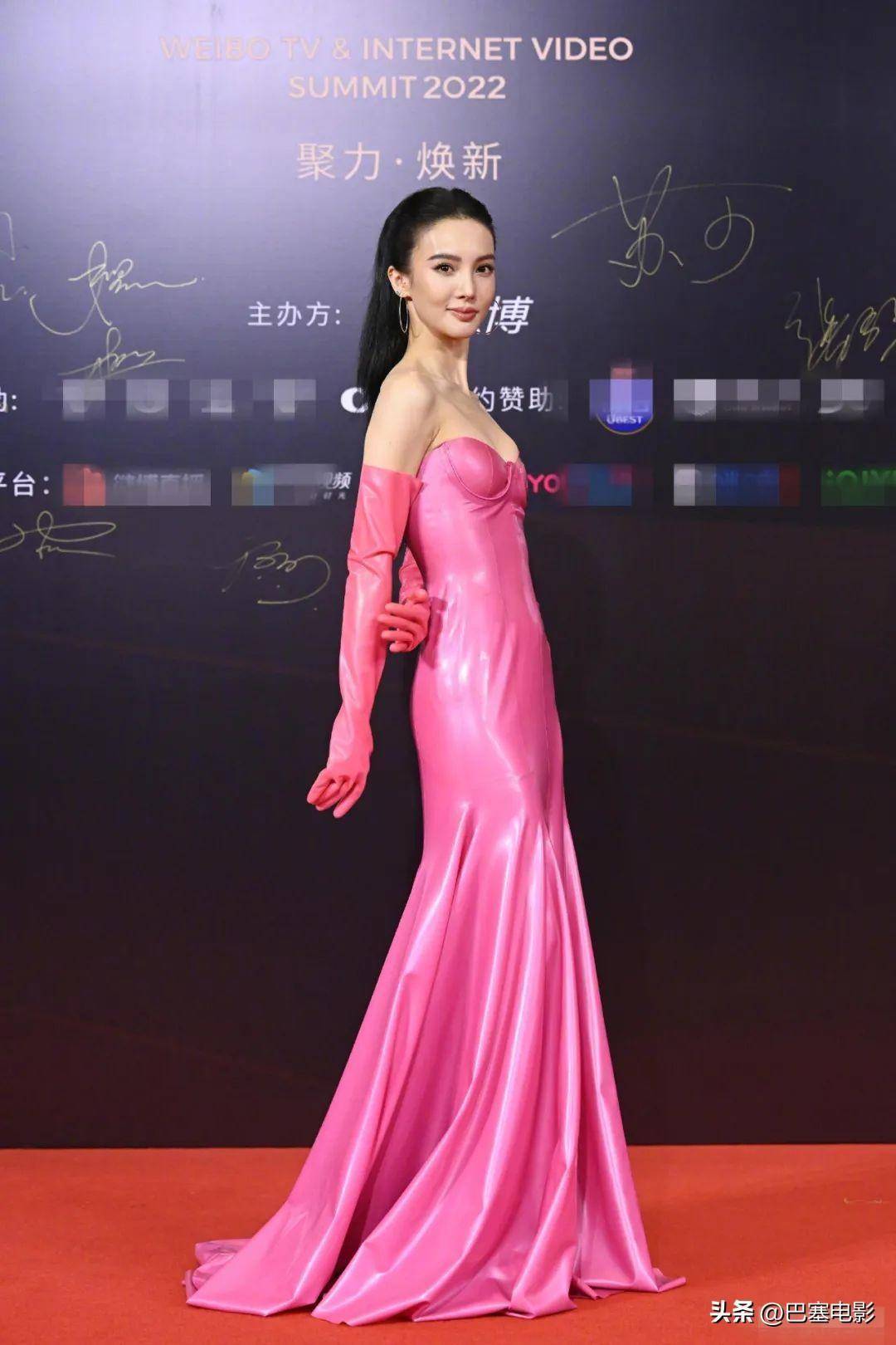 2022年，红毯上翻车的女星，刘亦菲变胖头鱼，姚晨紫色妖姬是巅峰