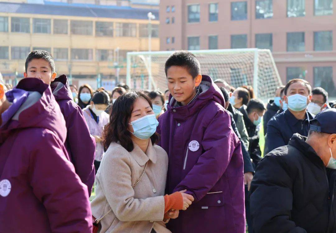 传承孝道 感恩前行——志丹县龙岗实验中学2022年孝敬典礼