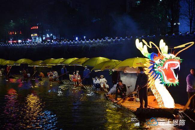 宣恩：龙舟巡游庆新春 贡水祈福旺来年