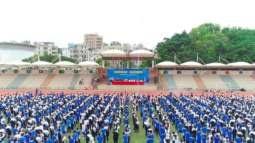 鸡蛋撞地球、仿生机器人……坪山中学科技节来了