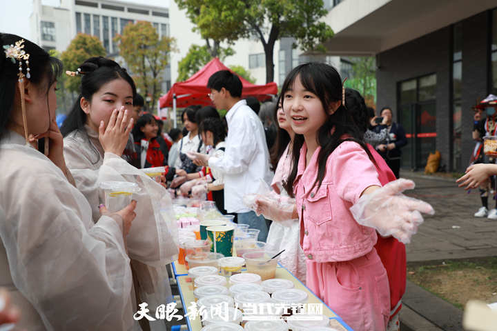 大方金塔英才学校第三届美食文化节举行