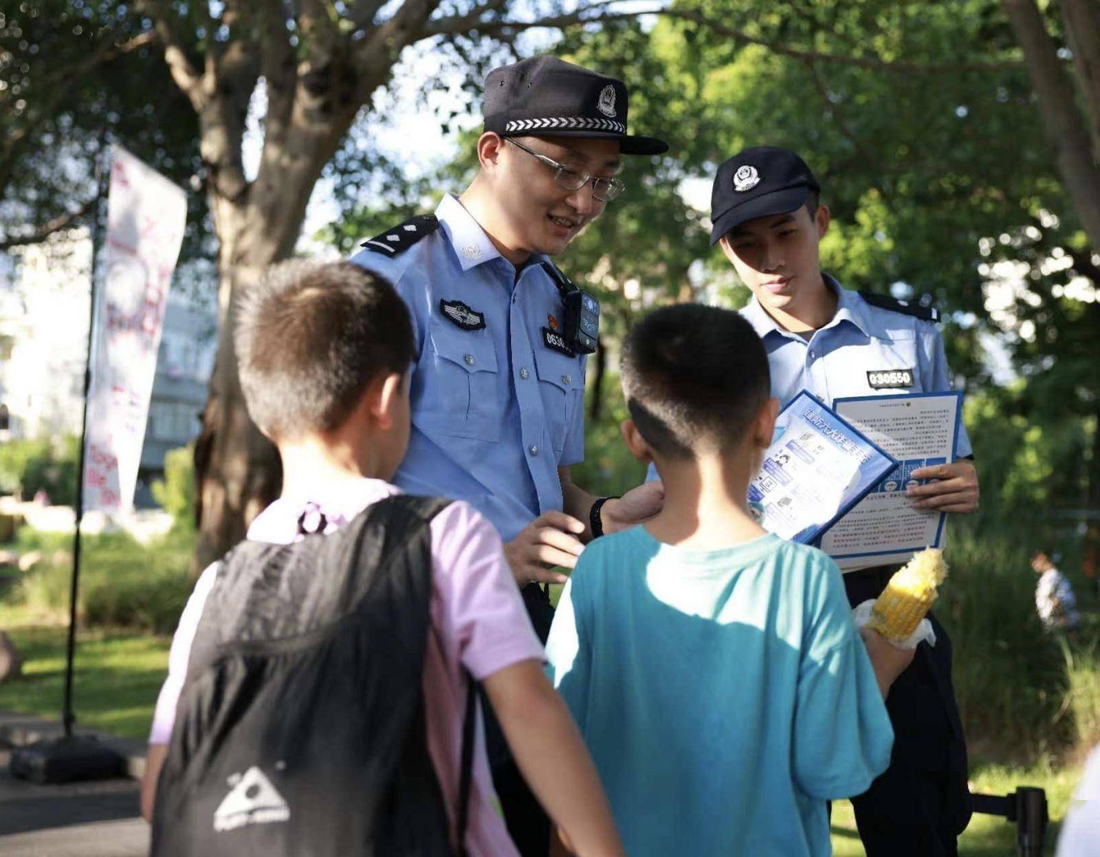 夏季行动之反诈一线警察群像|深圳市公安局南山分局李博文：多面反诈，捂紧群众“钱袋子”