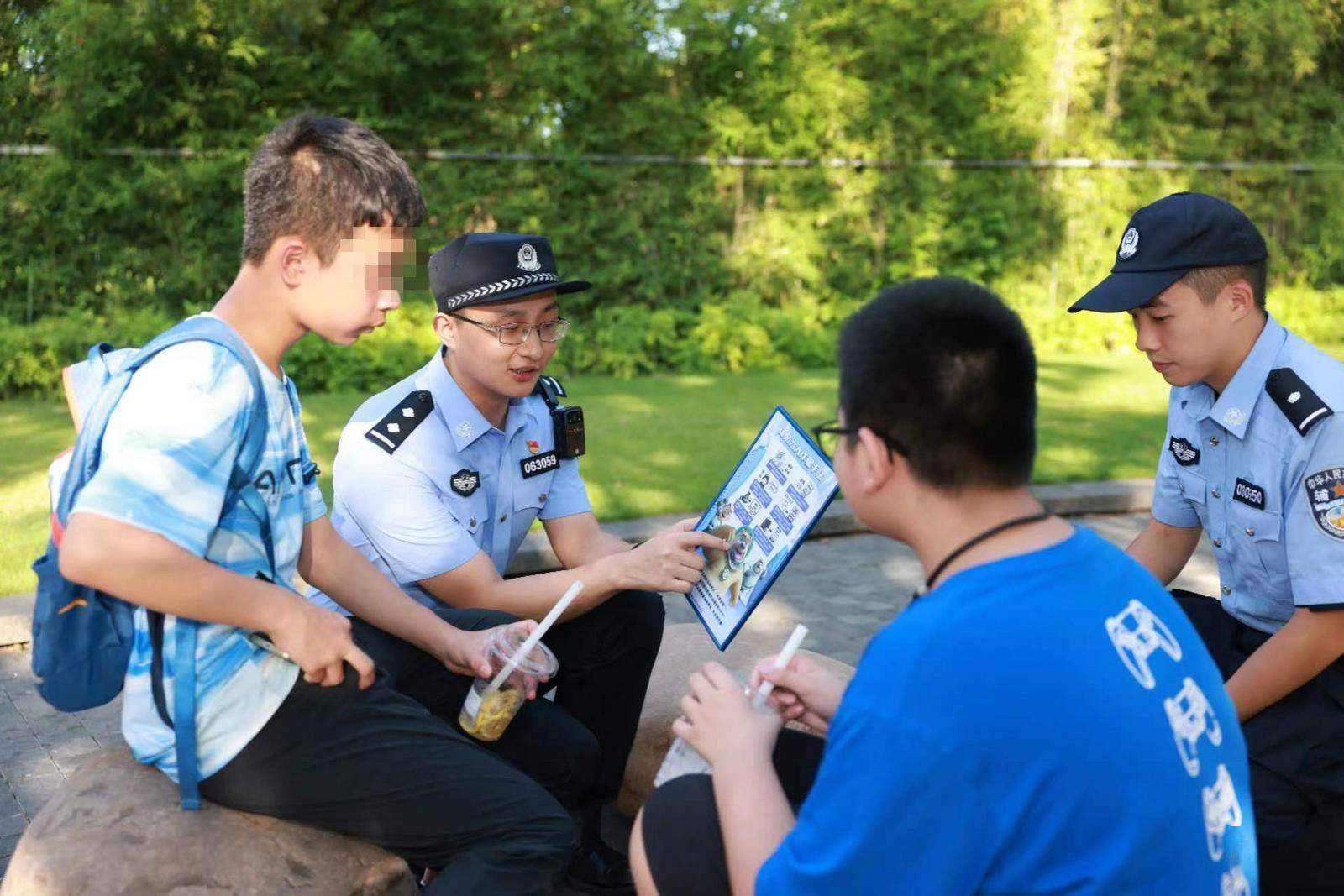 夏季行动之反诈一线警察群像|深圳市公安局南山分局李博文：多面反诈，捂紧群众“钱袋子”