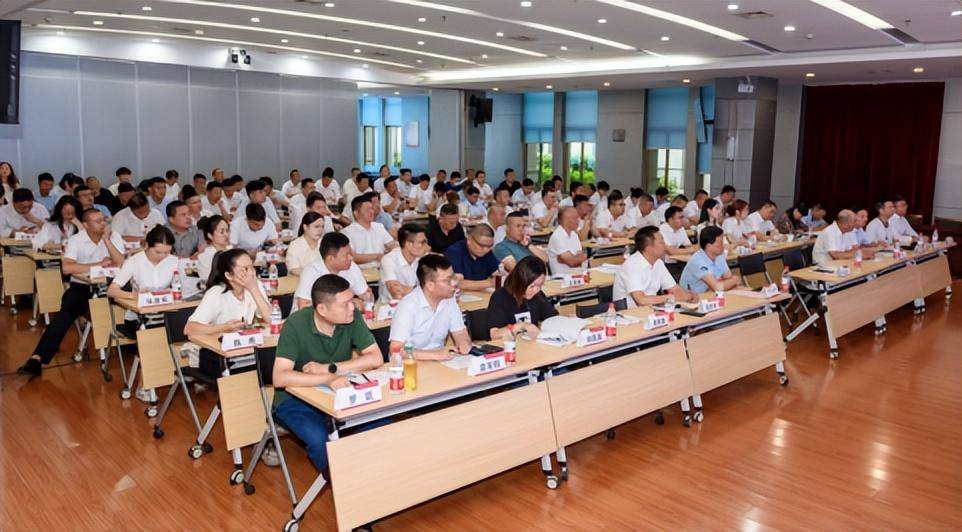 武汉市保安协会和武汉大学开办保安企业干部培训班