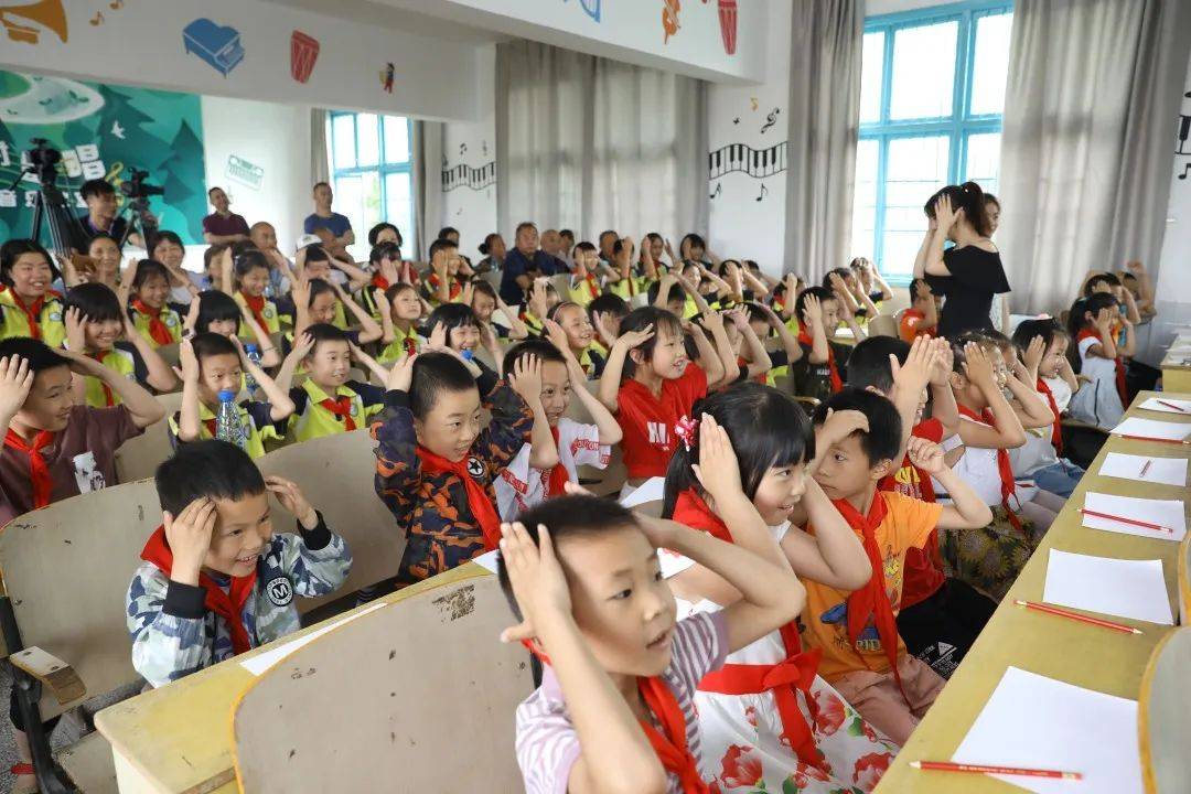 五年十所！深圳这群人跨越六百公里，只为给孩子们圆梦