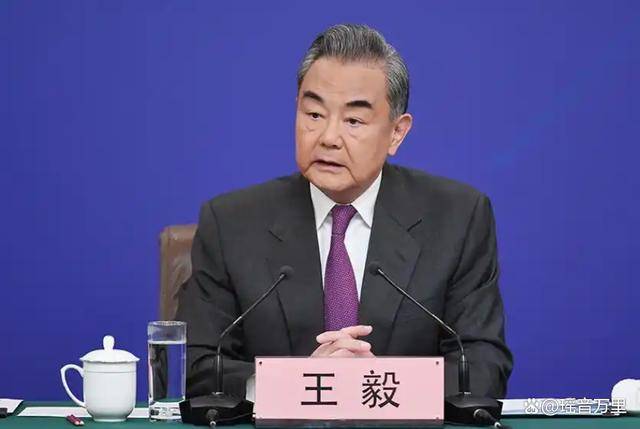 印度宣战！巴军歼10C携PL-15导弹硬刚，巴外长连夜拨通中方电话