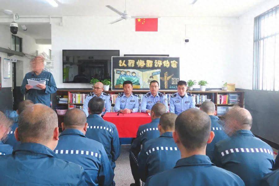 男子在上海监狱服刑11年，出狱前才得知两位家人已病逝...极大生活困境，他深深担忧→