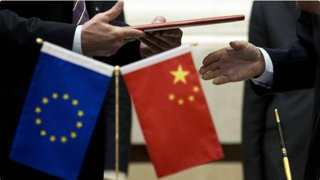 比美国还大胆？30%关税将至，欧盟对特朗普低头，反向中国下命令