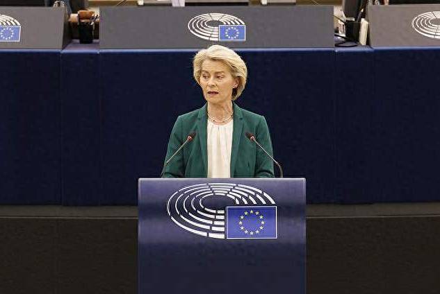 比美国还大胆？30%关税将至，欧盟对特朗普低头，反向中国下命令
