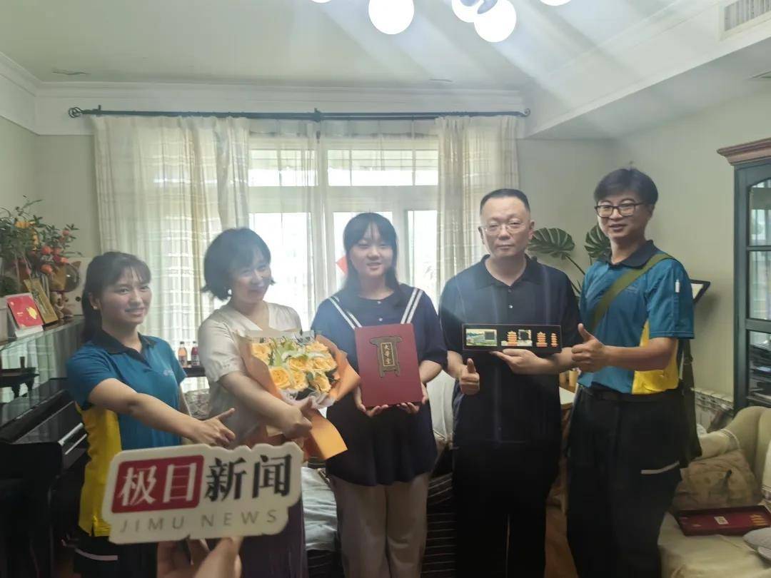 湖北第一个！胡宇秋（女，武汉学生）收到北大录取通知书