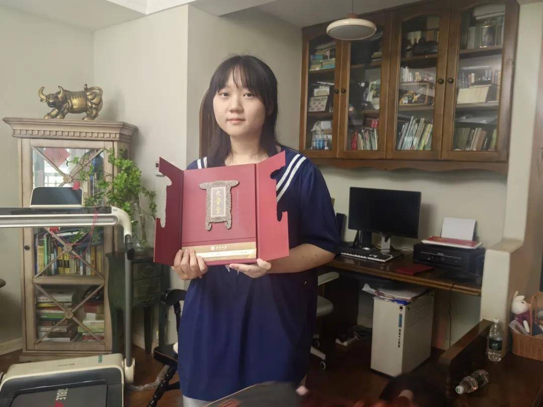 湖北第一个！胡宇秋（女，武汉学生）收到北大录取通知书