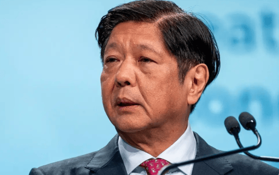 连撞3次中国海警船，菲律宾得寸进尺，关键时刻，解放军果断出手，这出“碰瓷”闹剧该收场了