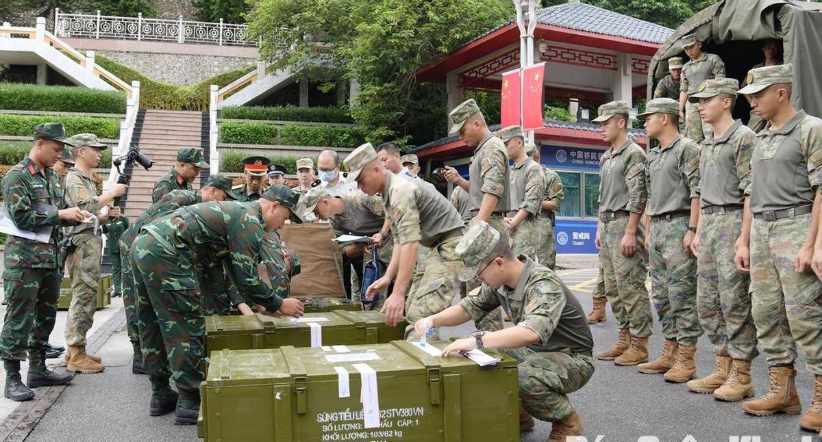 几十年来头一次，越南人民军北进中国广西，中越陆军联合集结