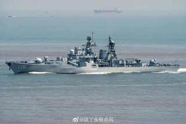 日媒爆料：中国海军130mm舰炮咆哮！强势驱离侵入的日本驱逐舰！