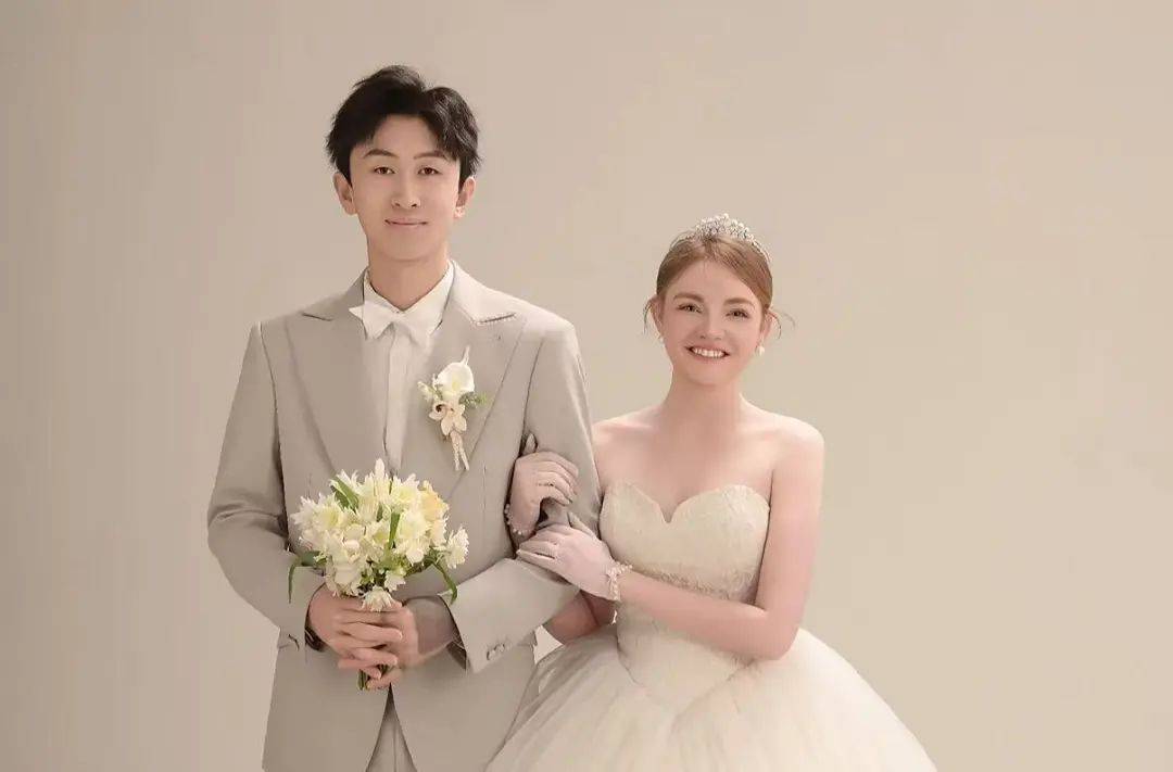 送外卖时一见钟情！外卖小伙与美籍外教妻子闪婚