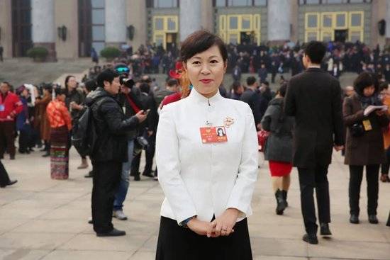 正部级美女大员被查！千万华服堆满多套住宅，化妆团队提前数小时待命~