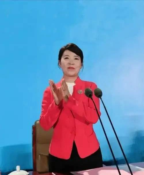 正部级美女大员被查！千万华服堆满多套住宅，化妆团队提前数小时待命~
