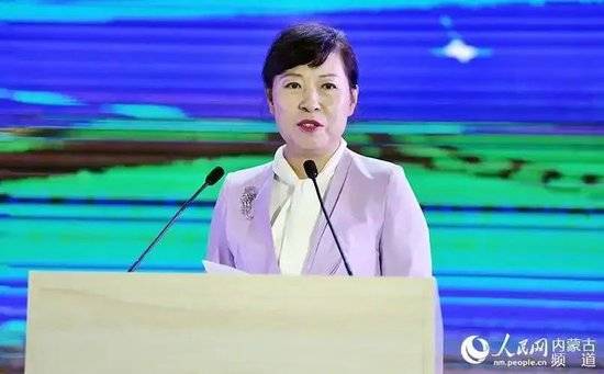 正部级美女大员被查！千万华服堆满多套住宅，化妆团队提前数小时待命~