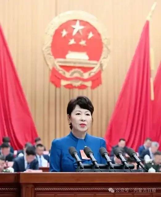 正部级美女大员被查！千万华服堆满多套住宅，化妆团队提前数小时待命~