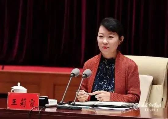 正部级美女大员被查！千万华服堆满多套住宅，化妆团队提前数小时待命~