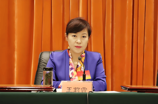 正部级美女大员被查！千万华服堆满多套住宅，化妆团队提前数小时待命~