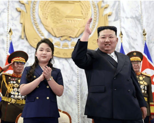 金正恩女儿首登国际舞台，引爆接班传闻！英国首相被架空，工党内斗成全武行…