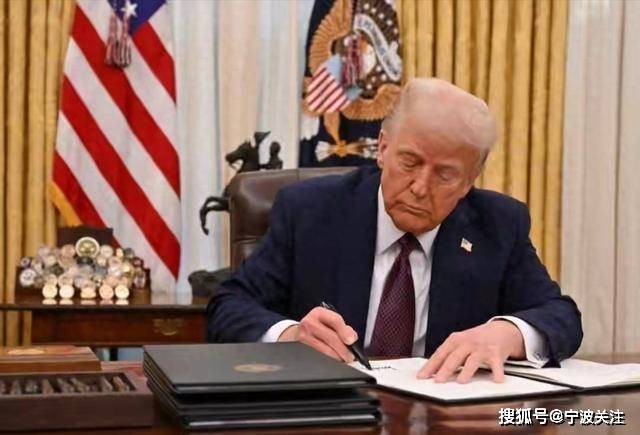 特朗普8小时改口说还是继续月底谈的！加关税就纯打嘴炮喷下