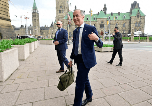 特朗普深夜发文，宣布终止谈判！中国已接到通知，美亲密盟友倒戈？卡尼对华抛出橄榄枝