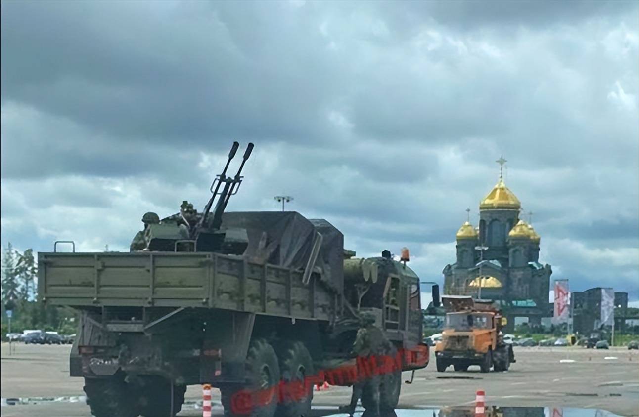 亚速营司令暗示，乌克兰将开打波兰：俄军与北约打一仗，才是目的