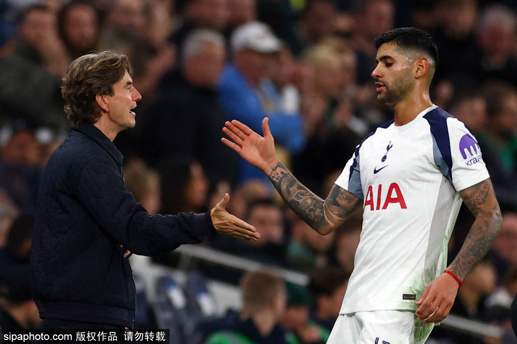 33岁仍难以替代！卡塞米罗主动申请换下，曼联的中场真相揭晓！