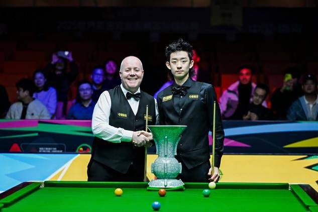 斯诺克国锦赛新王加冕 中国小将吴宜泽南京登顶夺生涯首冠