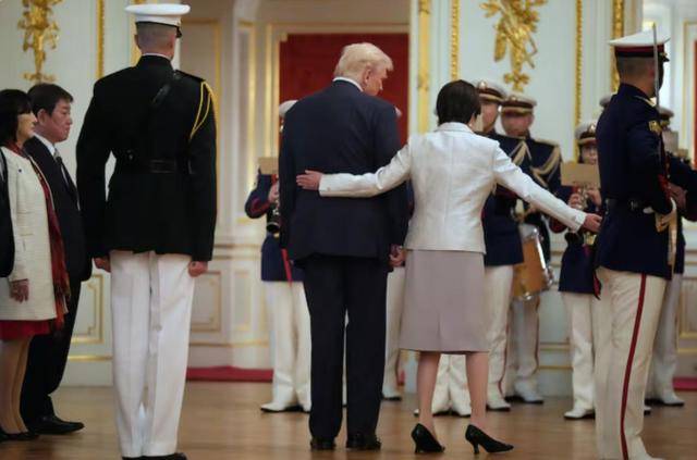 薛领事遭围攻？中方真的怒了，高市早苗没想到：特朗普也翻脸了