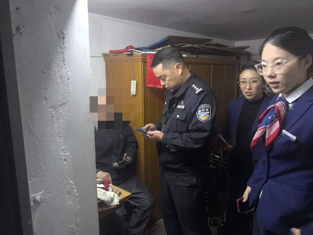 浙江男子花30万买金条送孙子,所长、行长都上门了……