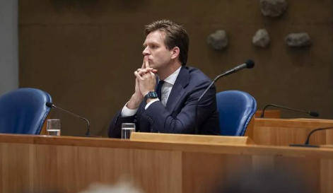 荷兰大臣承认:没想到中方真的叫停芯片出口,措手不及