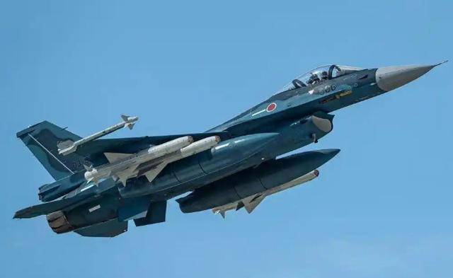 果然本性难改：12架F2挂48枚导弹升空，日本演练“偷袭”辽宁舰？