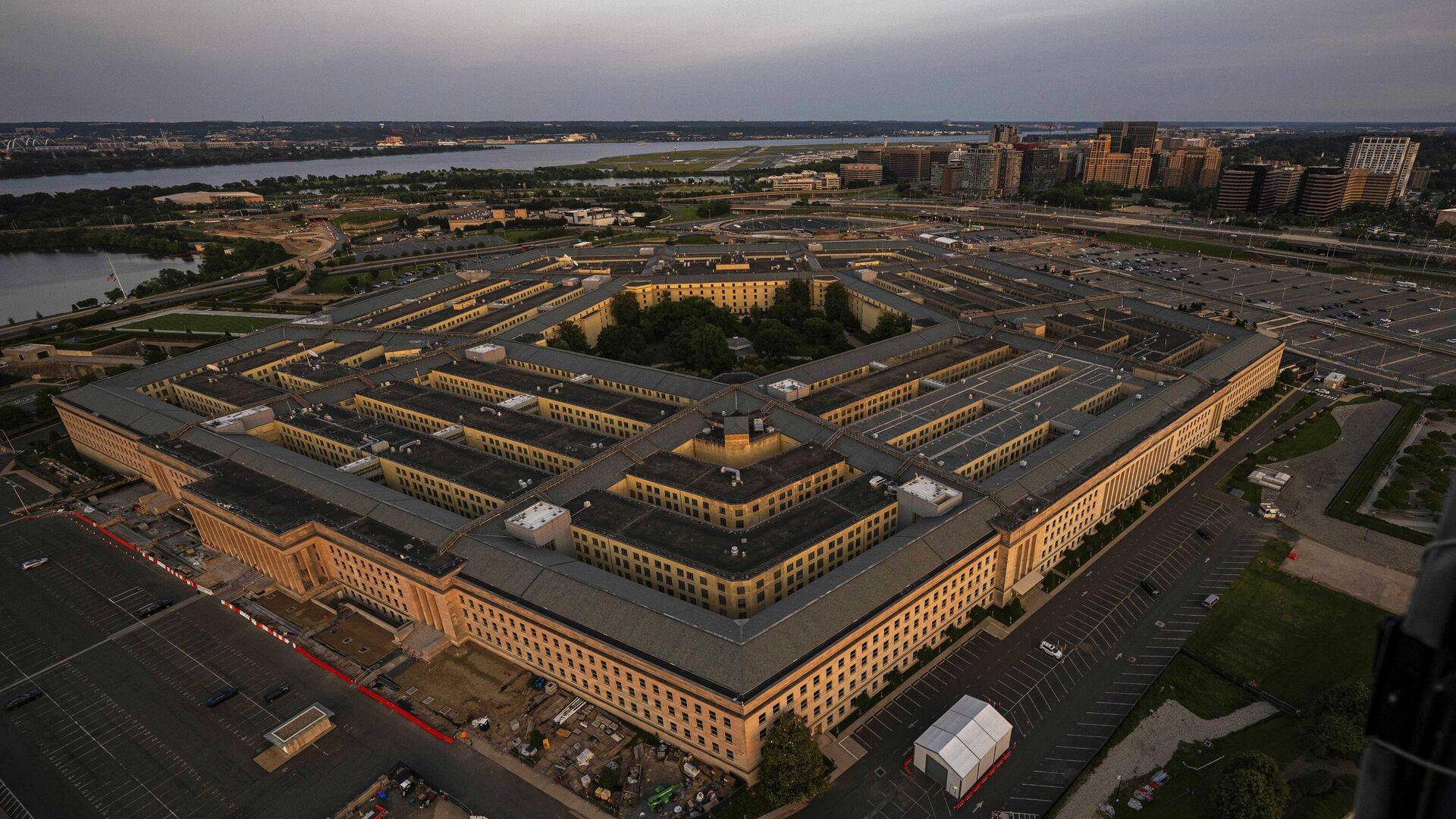 中方对美反击正式打响，中方30道禁令发往美国，合作被叫停，美方强烈抗议！