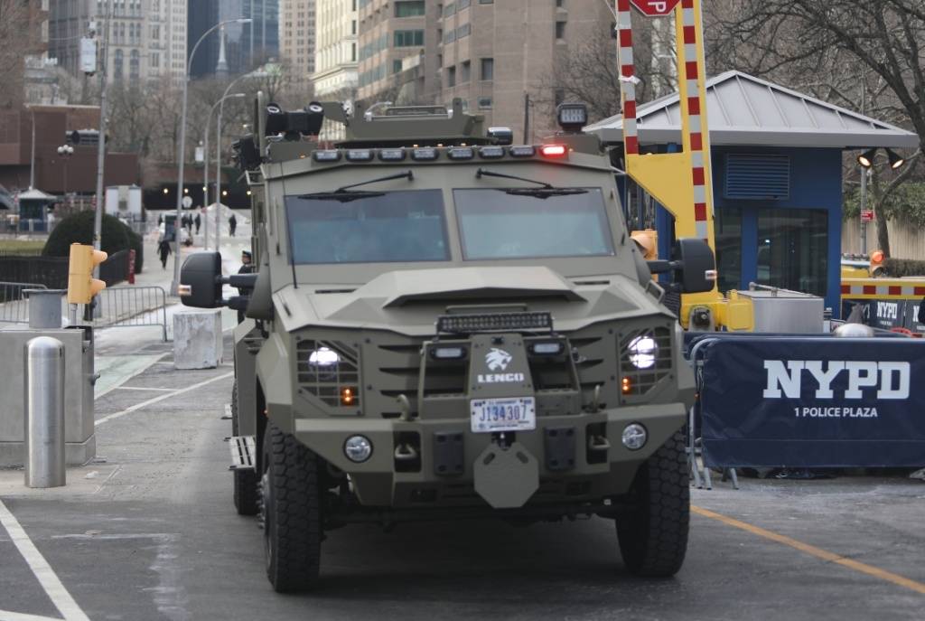 释新闻｜马杜罗案开庭，92岁主审法官和辩护律师都是什么来头？