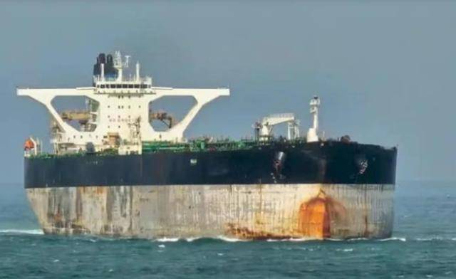 联合反美！俄潜艇为油轮护航，猛烈轰炸美国工厂，中国向全球表态