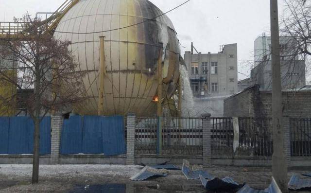 联合反美！俄潜艇为油轮护航，猛烈轰炸美国工厂，中国向全球表态