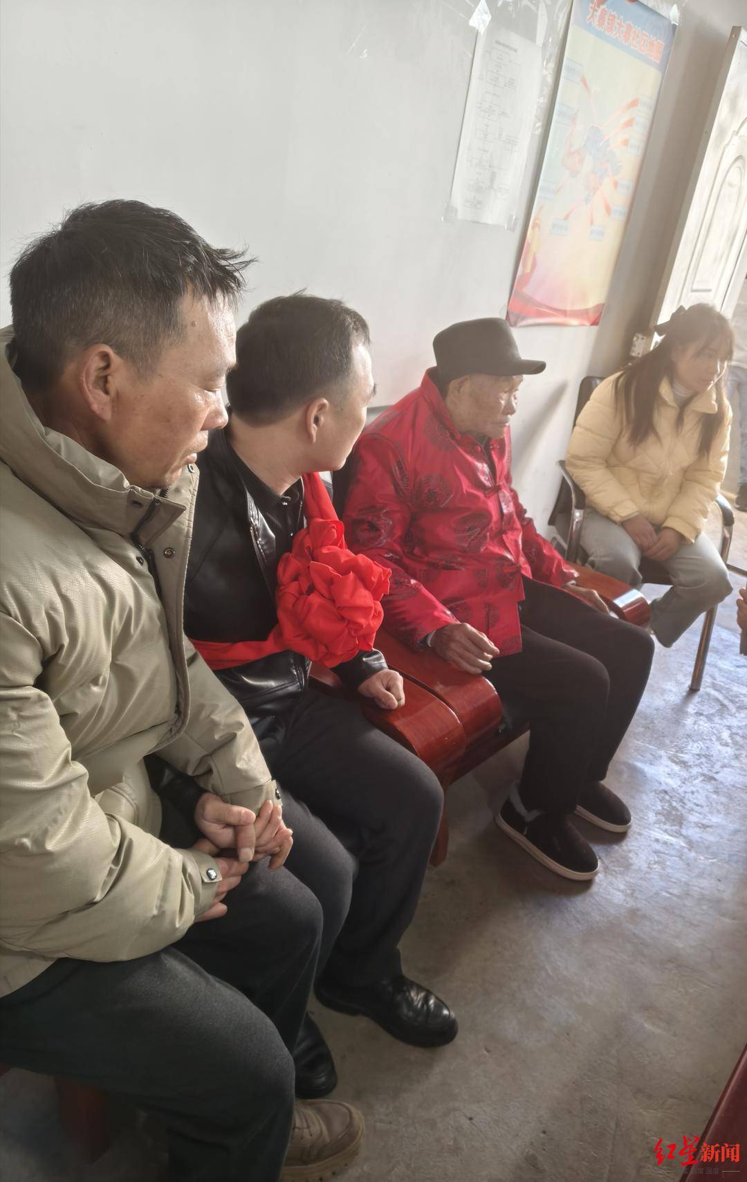 男子4岁时遭姑姑拐卖，38年后终回家认亲！聋哑父母苦寻多年，母亲已抱憾离世丨红星寻人