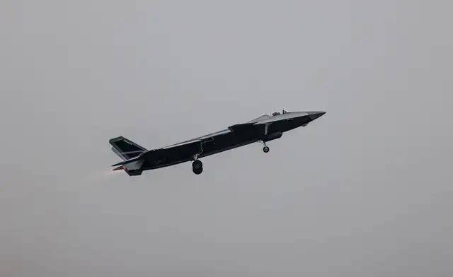 官宣！歼-20正式迈入“5.5代战机”时代，性能上有了哪些进步？