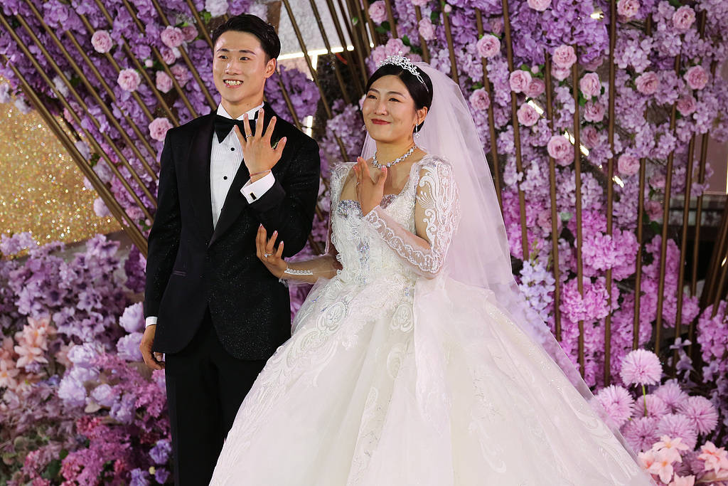 王心迪、徐梦桃成为中国体育史上第五对奥运金牌夫妇