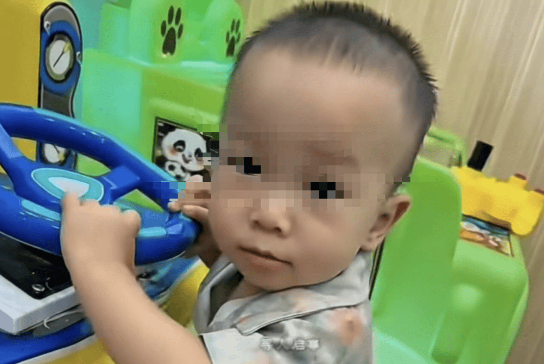 广东1岁男童大年初七家门口走失，噩耗传来！当地：在报警人家附近鱼塘发现该儿童，已无生命体征，相关工作正在进行中