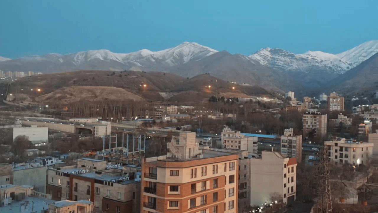 7个摄像头同时熄灭！250名死士突袭哈梅内伊总部，100人被杀