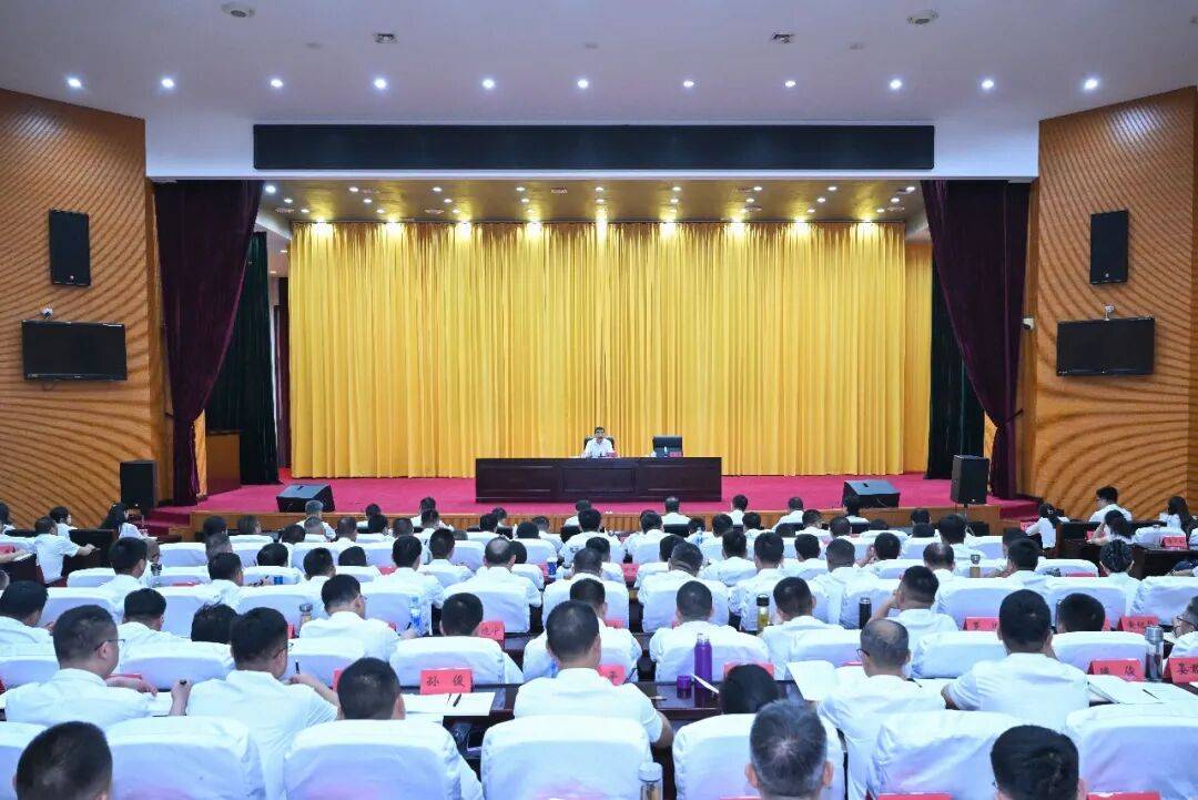 蒋文定在市委党校讲树立和践行正确政绩观学习教育专题党课