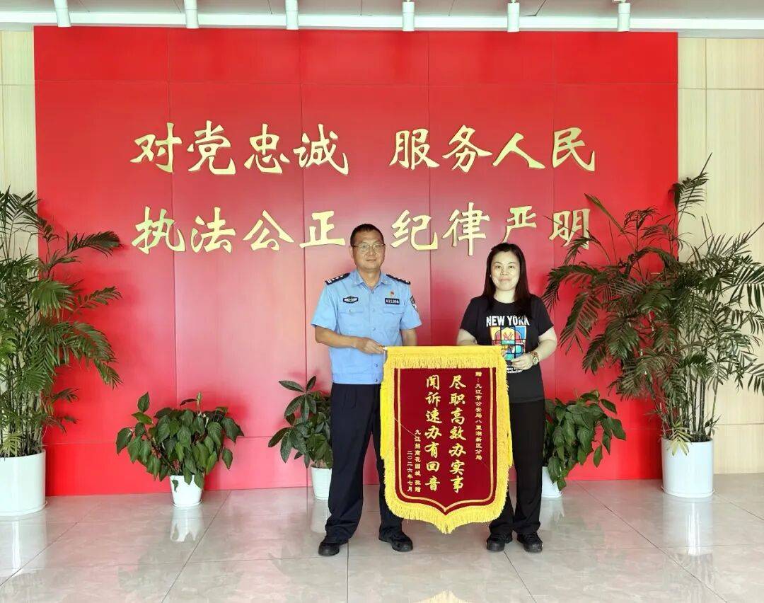 “僵尸车”占位4年不挪车,九江警方介入后成功拖离报废