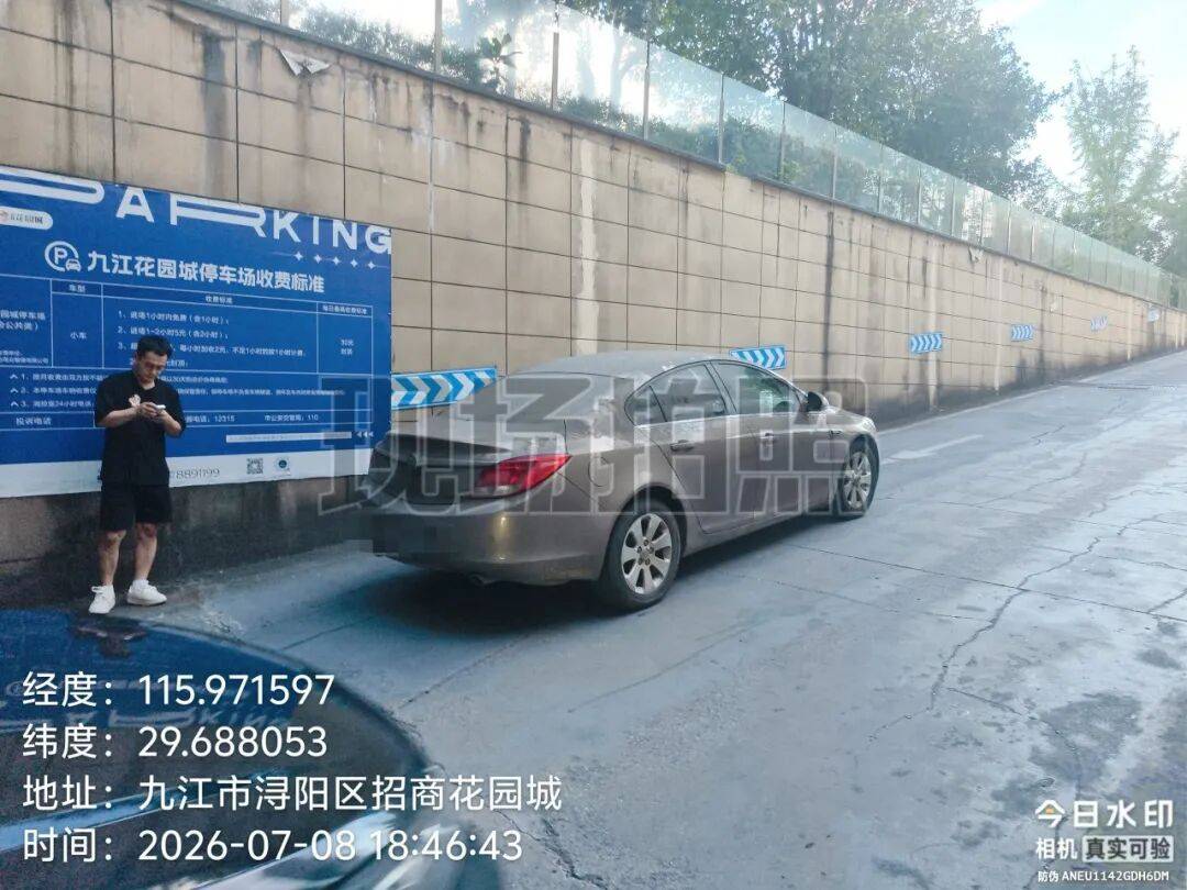 “僵尸车”占位4年不挪车，九江警方介入后成功拖离报废