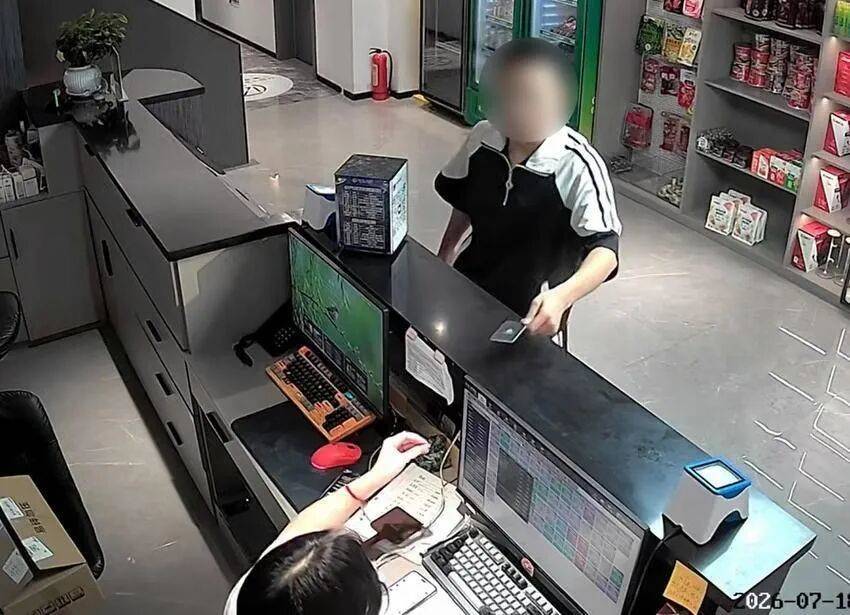 “电脑都能正常使用啊”,拆开一看显卡早换了
