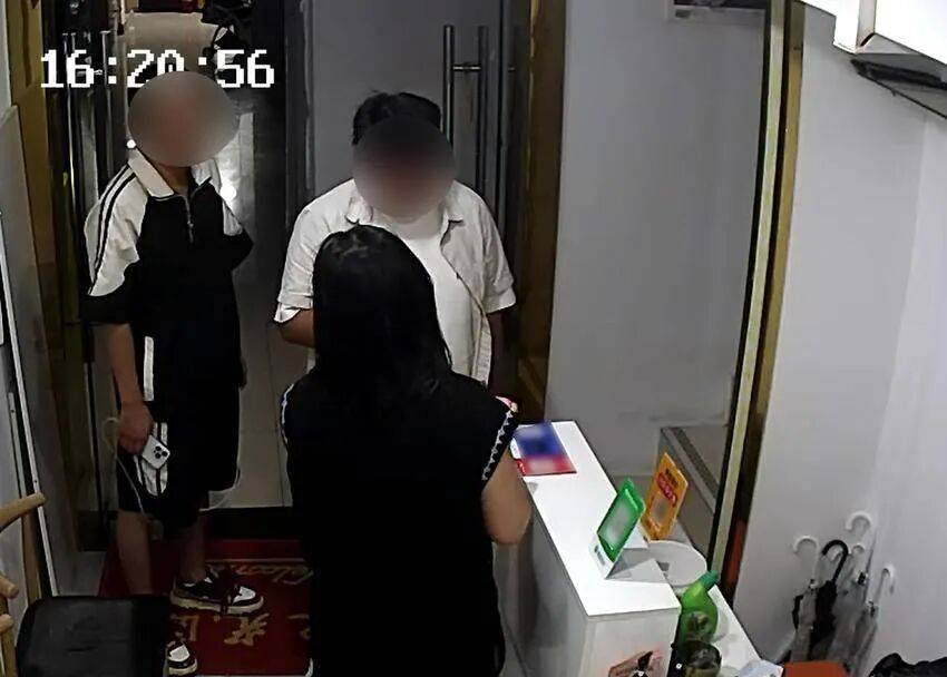 “电脑都能正常使用啊”，拆开一看显卡早换了