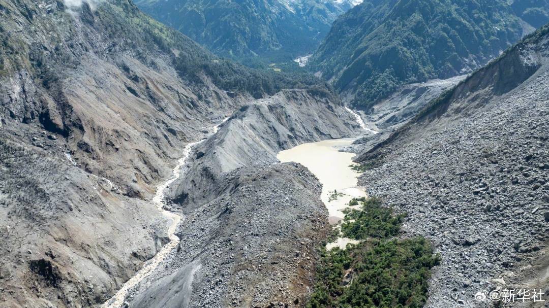 现场视频:西藏吉隆树林被冰崩气浪吹光,仍有气流带着泥沙冲来